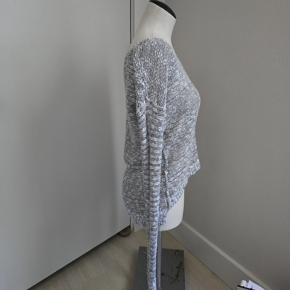 Grey and White Abercrombie & Fitch Loose Knit V-Neck Sweater SZ Med - Picture 2 of 8